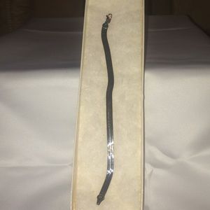 Sterling Silver 7 1/2” Herringbone Bracelet.